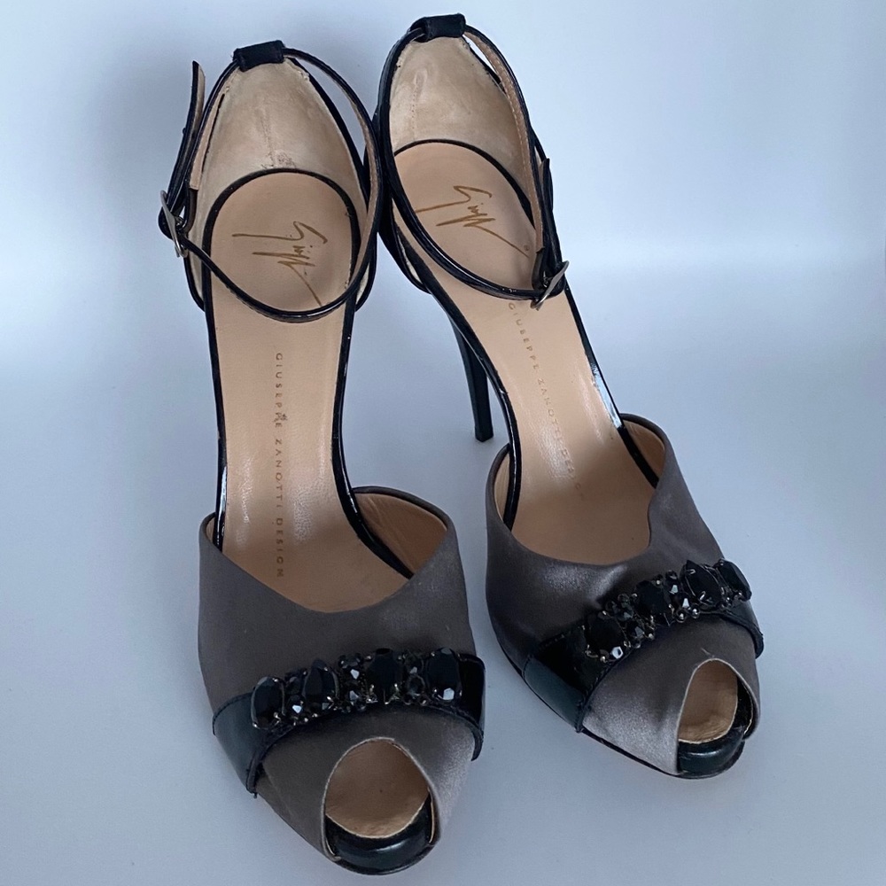 ⭐️⭐️⭐️Giuseppe Zanotti Black & Grey Satin Pumps